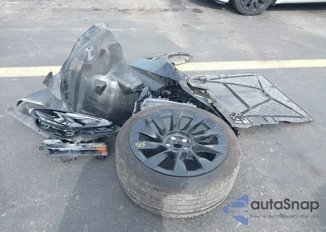 2025 Tesla Model Y Long Range Dual Motor Rear-Wheel Drive from USA, damaged, VIN 7SAYGDED4SA367652